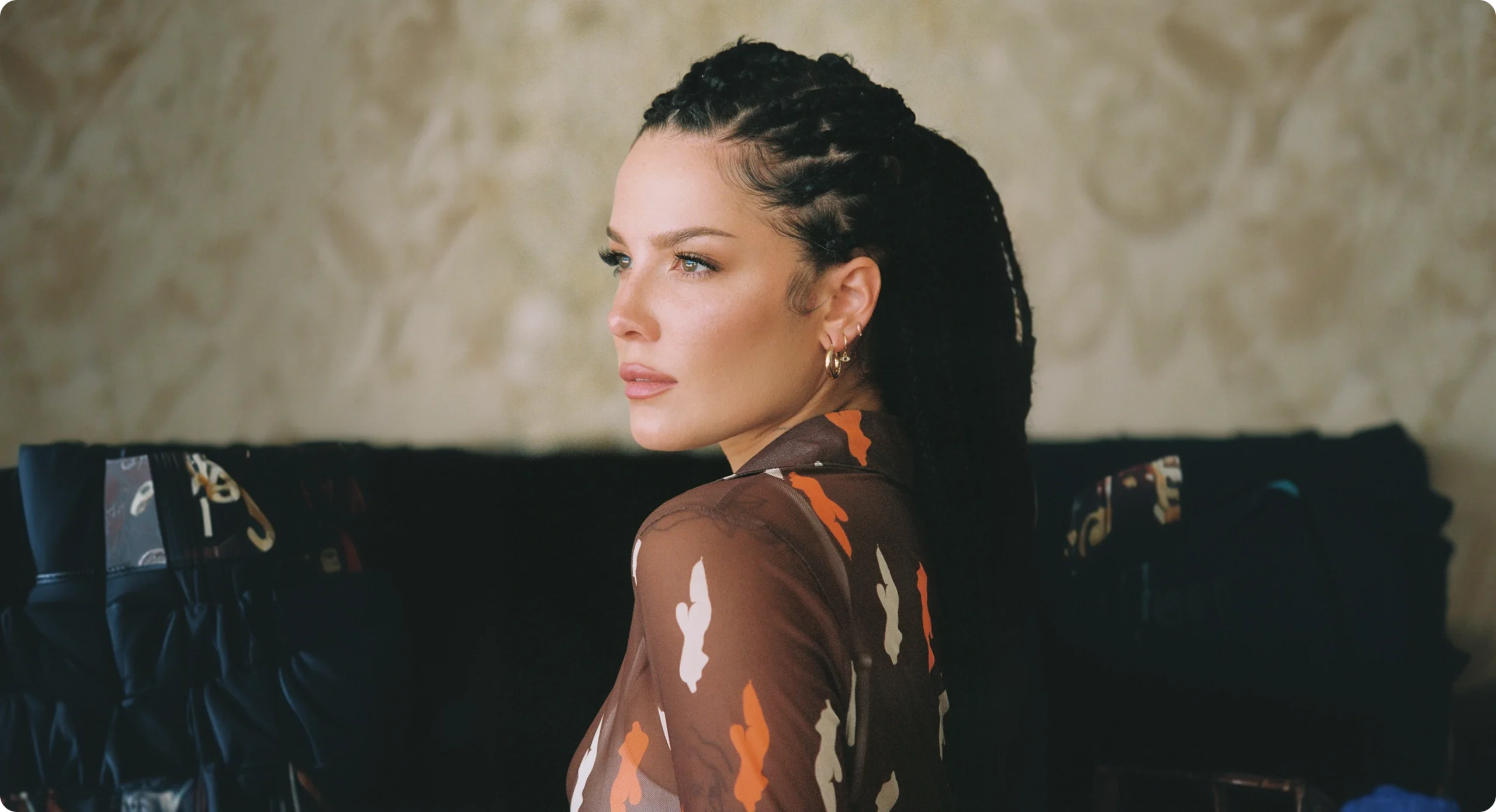 Halsey Spotlight Performance Graphic Panel
